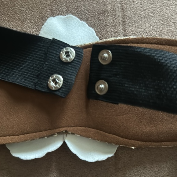 Elastic Belt with Faux Leather Flower - Picture 4 of 4